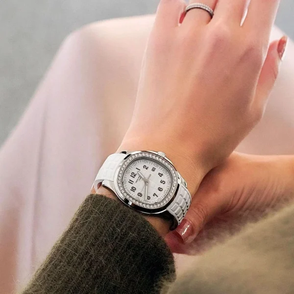 116b6f0186076f90191e1e9832467c80 5267/200A-Patek Philippe AQUANAUT