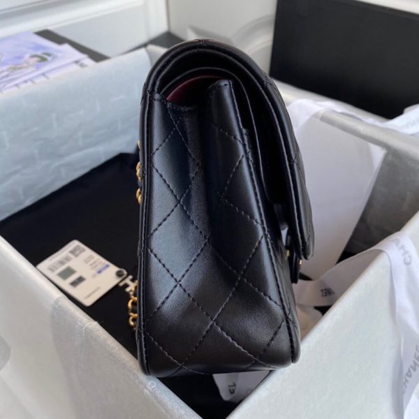 b1c169f7132f32f16b2666e405aebaf9 CHANEL CLASSIC HANDBAG
