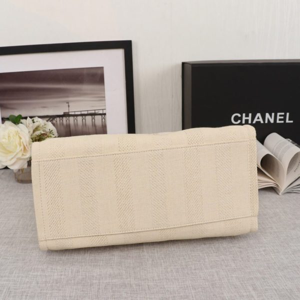 fd47fc131cac7e2acc678dfbf83b0951 CHANEL Woven Straw Raffia Striped MediumDeauville Tote