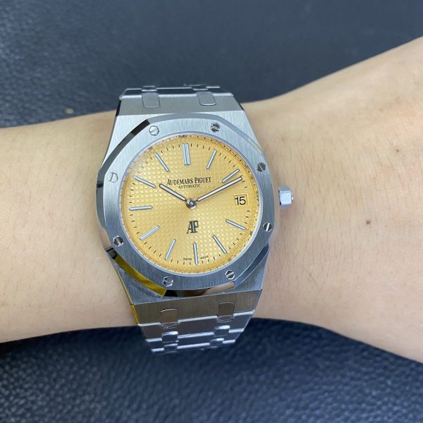 Audemars Piguet Royal Oak 15202BC.OO.1240BC.01 Stainless Steel Ultra-Thin, 39mm (Salmon)