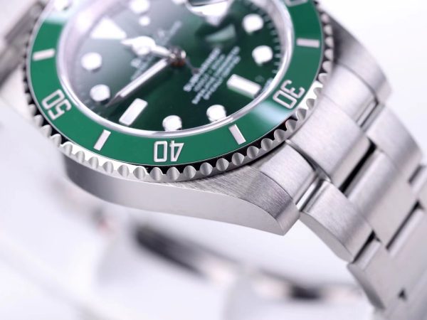 ROLEX SUBMARINER 116610LV-0002  40MM "HULK"