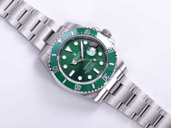 ROLEX SUBMARINER 116610LV-0002  40MM "HULK"