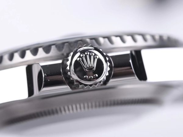 ROLEX SUBMARINER 116610LV-0002  40MM "HULK"