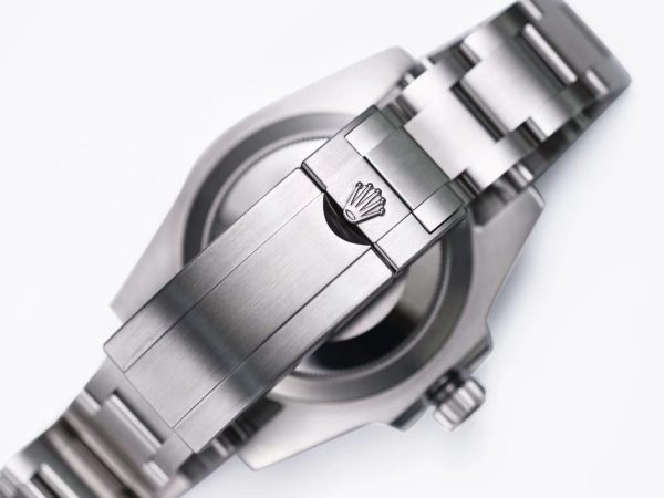 ROLEX SUBMARINER 116610LV-0002  40MM "HULK"