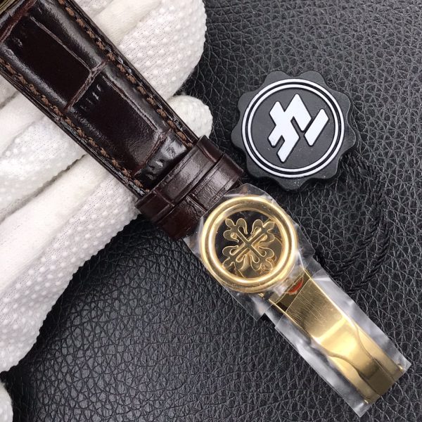 Patek Philippe Calatrava 5153J-001, 18K yellow gold, flip-up case back