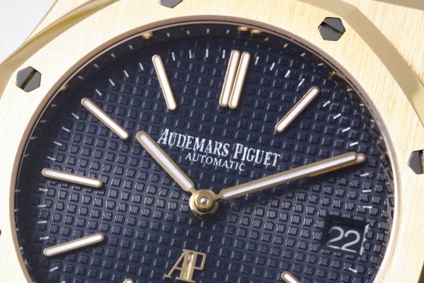 Audemars Piguet Royal Oak 15202BA.OO.1240BA.01 Stainless steel ultra-thin watch, 39 mm 18K yellow gold