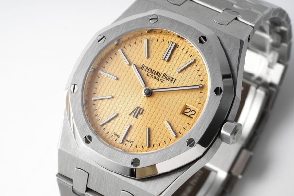 Audemars Piguet Royal Oak 15202BC.OO.1240BC.01 Stainless Steel Ultra-Thin, 39mm (Salmon)