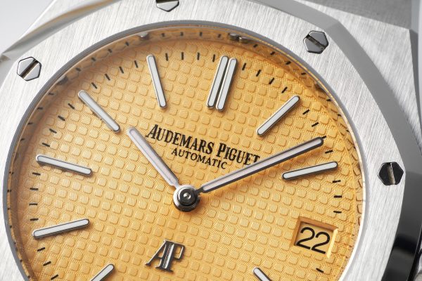 Audemars Piguet Royal Oak 15202BC.OO.1240BC.01 Stainless Steel Ultra-Thin, 39mm (Salmon)