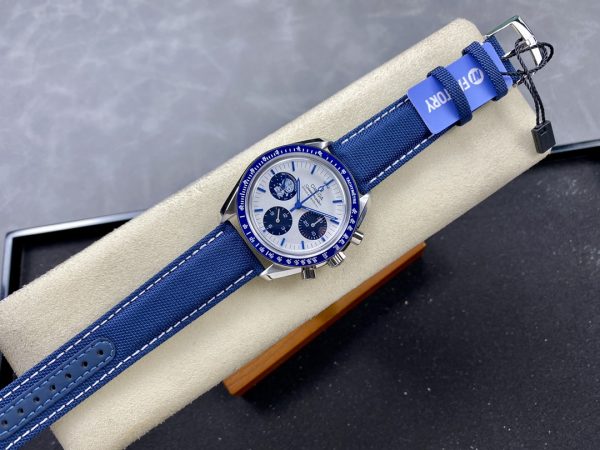 Speedmaster Chronograph Anniversary Series "Silver Snoopy Award"310.32.42.50.02.001