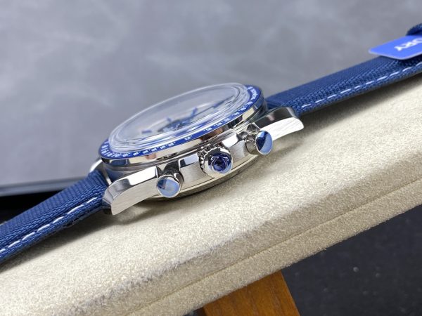 Speedmaster Chronograph Anniversary Series "Silver Snoopy Award"310.32.42.50.02.001