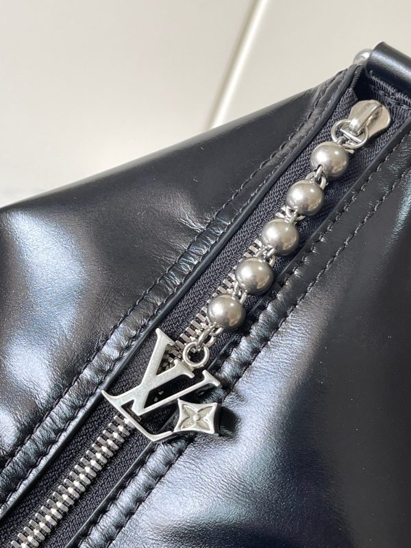 Vagabond Hobo Bag M13986