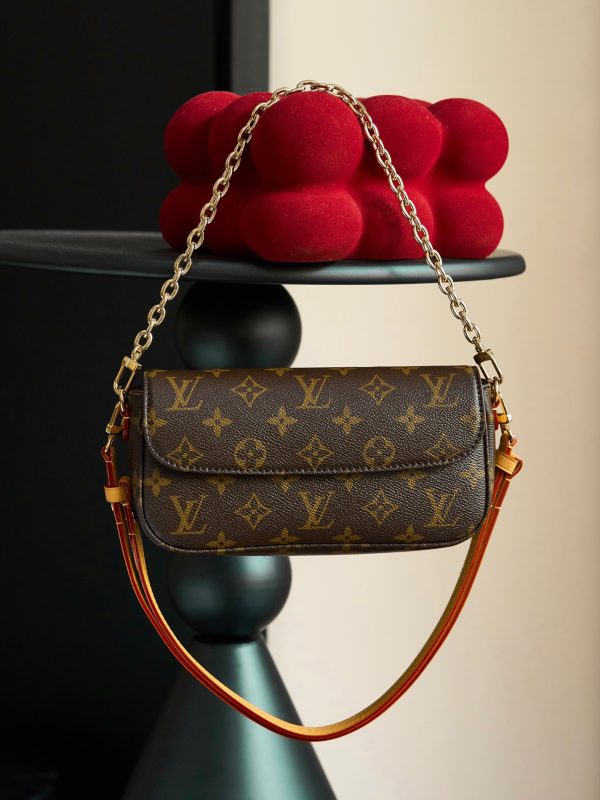 Ivy Wallet On Chain Bag M81911