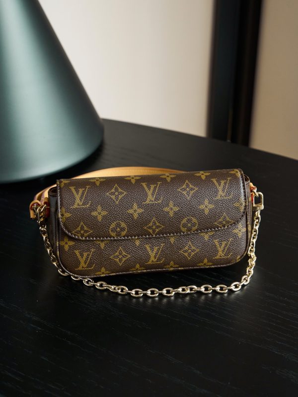 Ivy Wallet On Chain Bag M81911