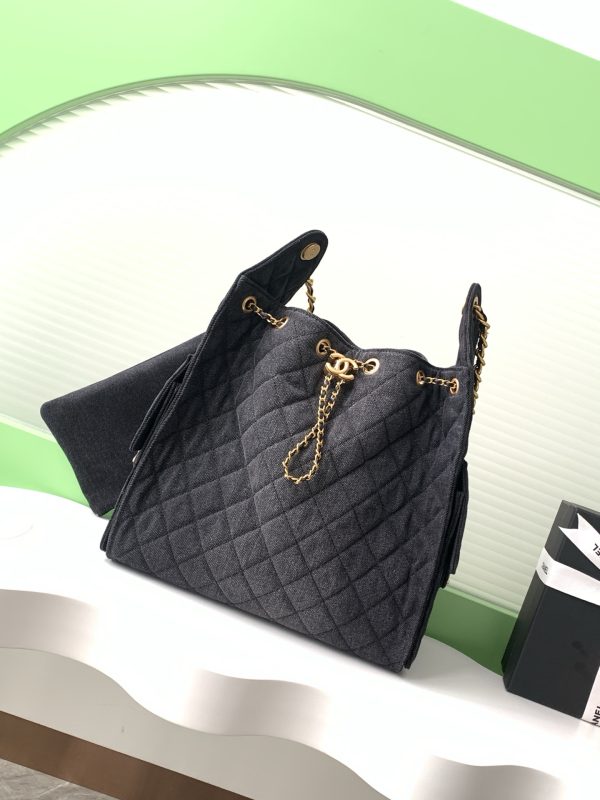 CHANEL 25 Medium Handbag