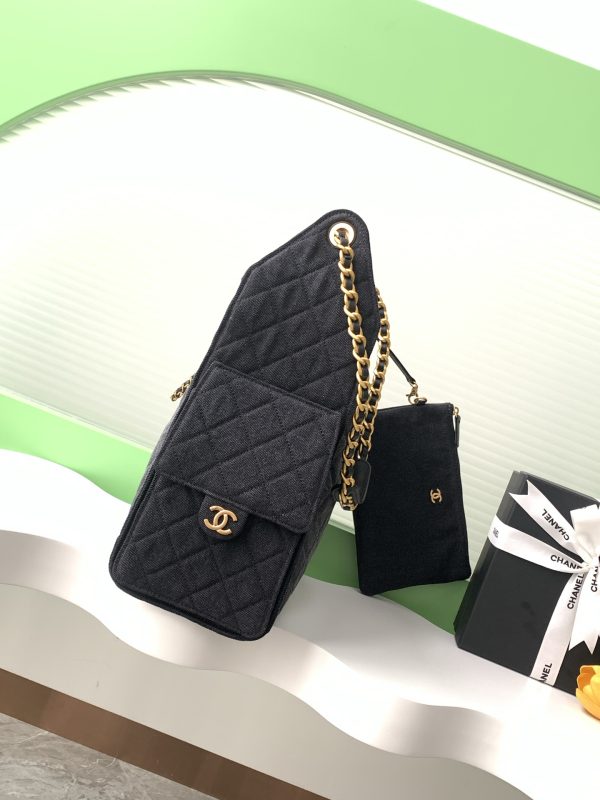 CHANEL 25 Medium Handbag