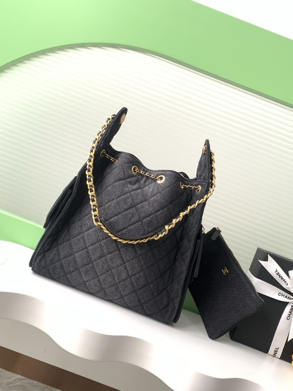 CHANEL 25 Medium Handbag