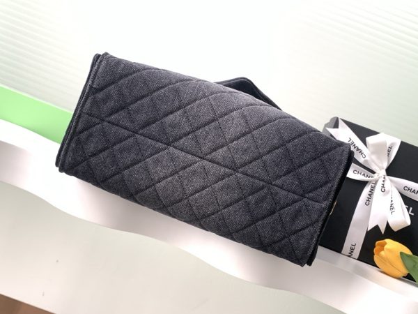 CHANEL 25 Medium Handbag