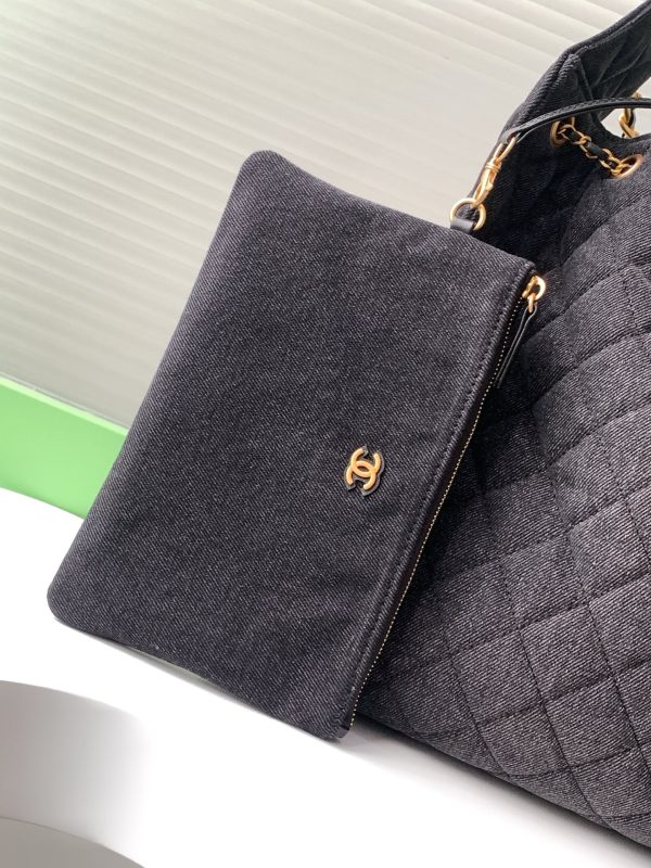 CHANEL 25 Medium Handbag