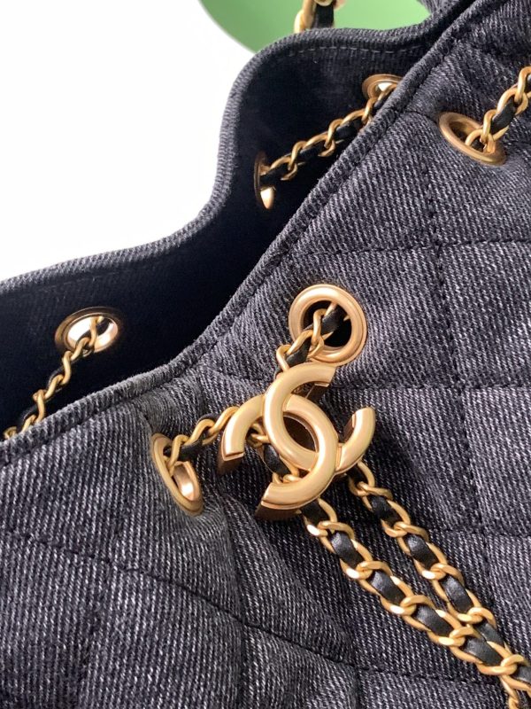 CHANEL 25 Medium Handbag