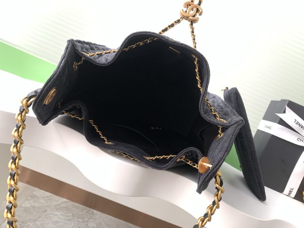CHANEL 25 Medium Handbag
