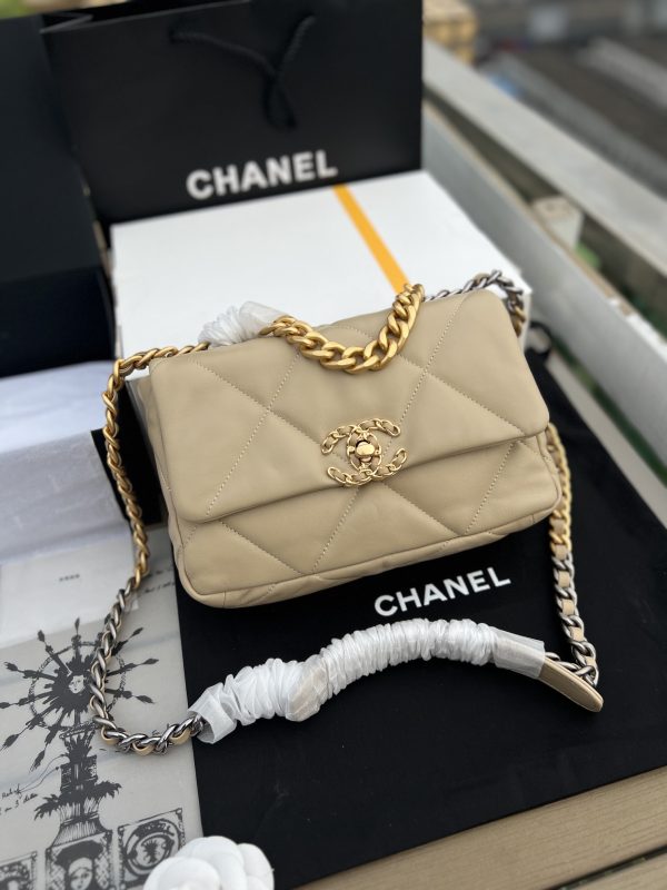 Chanel 19 - Small