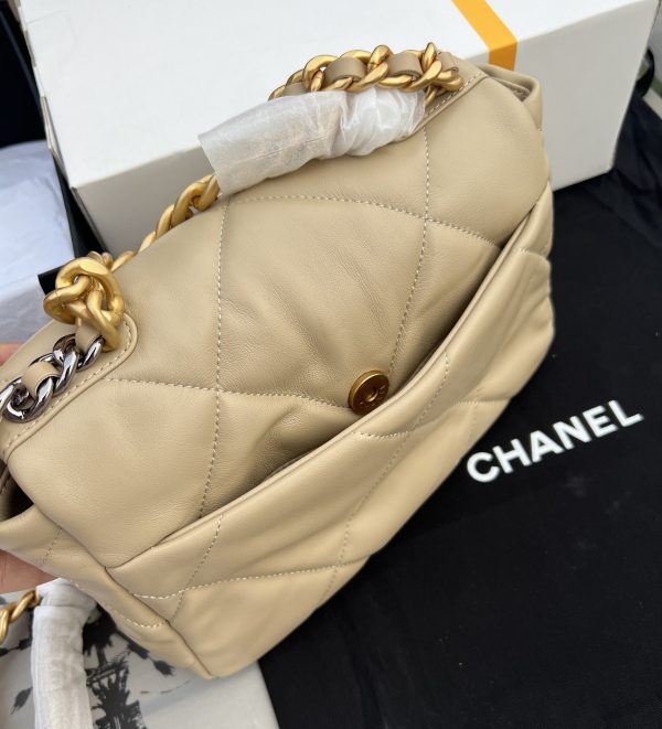 Chanel 19 - Small