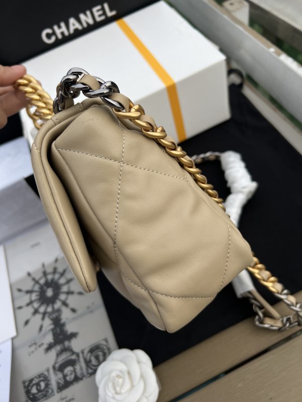 Chanel 19 - Small