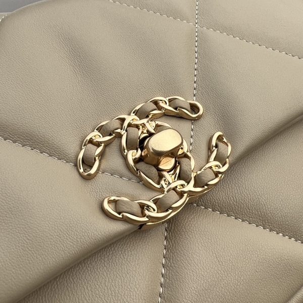 Chanel 19 - Small