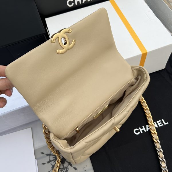 Chanel 19 - Small