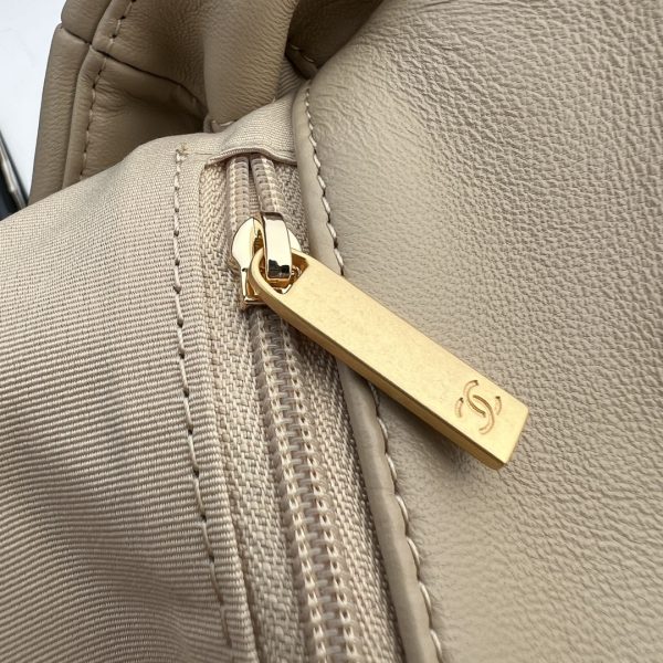 Chanel 19 - Small