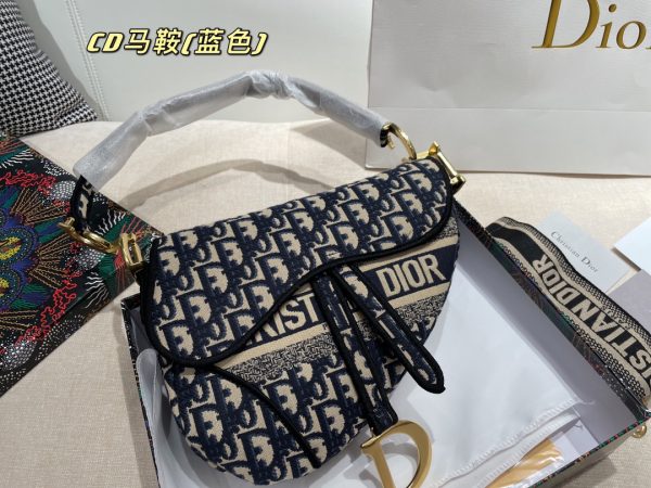 Saddle handbag