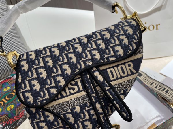 Saddle handbag