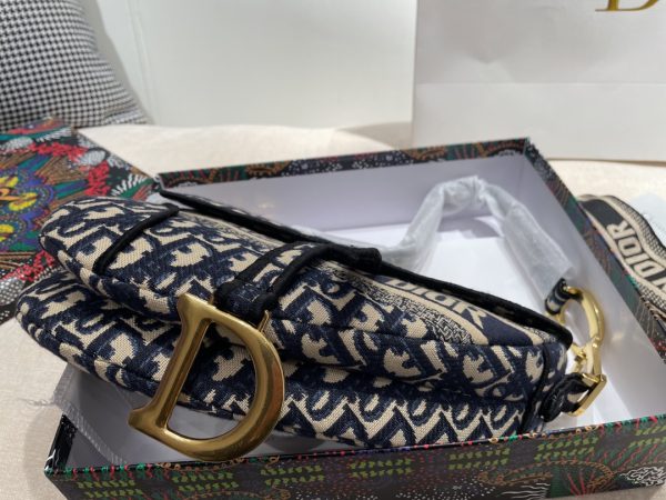Saddle handbag