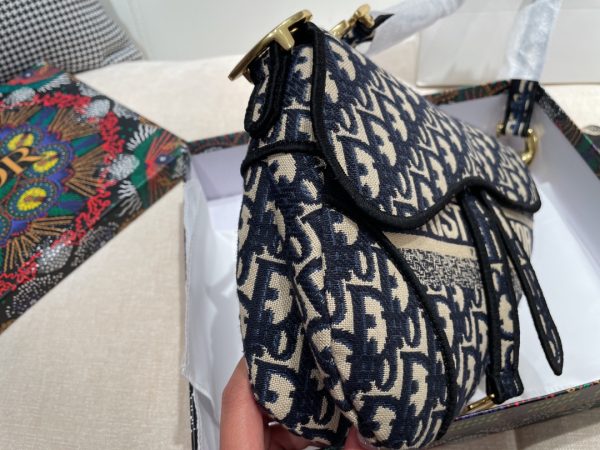 Saddle handbag