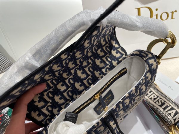 Saddle handbag