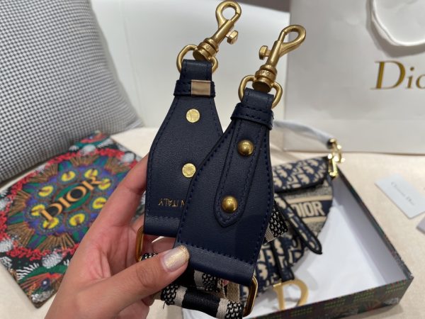 Saddle handbag