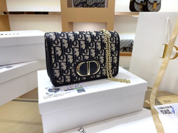 30 Montaigne 2-In-1 cloth handbag