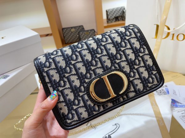 30 Montaigne 2-In-1 cloth handbag