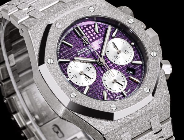 Audemars Piguet Royal Oak 26331BC.GG.1224BC.01 Selfwinding Chronograph Frosted White Gold Purple Dial LIMITED EDITION OF 200